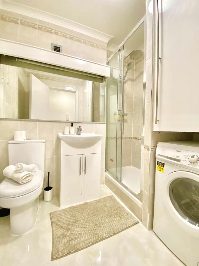 Apt - Balcony- Kensington-24 7 Security ลอนดอน ภายนอก รูปภาพ